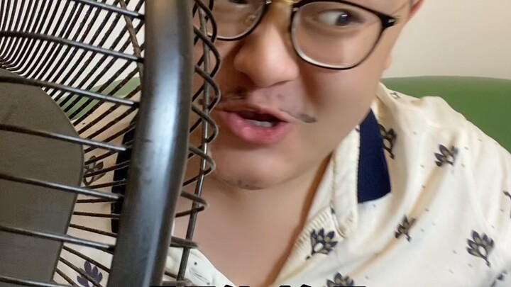 在家长面前看电视剧里亲嘴是真尴尬