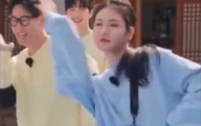 “Orang yang nggak tahu Fu Shuo Shun fighting itu kayaknya nggak punya ponsel, ya?”