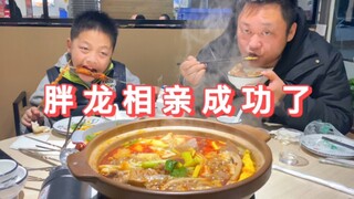 Panglong akhirnya berhasil kencan buta, dan bosnya mentraktirnya makan, sekali dayung dua pulau terl
