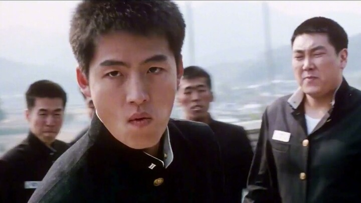 In the battle between the class bully and the school bully, who has the better skills? #影视解说#In the 