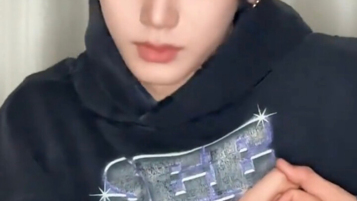 ใครเป็นคนจิ้มรอยจูบครั้งที่สามเนี่ย? (แฟนคลับห้ามเข้า)