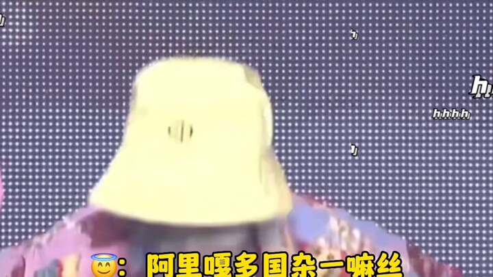 คณะของเราเป็นคณะนานาชาติ มีการอธิบายเป็นสี่ภาษา โดยส่งผู้เชี่ยวชาญด้านภาษาของแต่ละประเทศมาเลย!