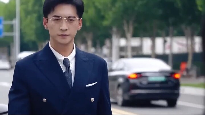 จากสาวอ่อนแอที่ถูกทอดทิ้งเมื่อ 3 ปีก่อน เธอกลายเป็นทหารรับจ้างชื่อกระฉ่อนและกลับ
