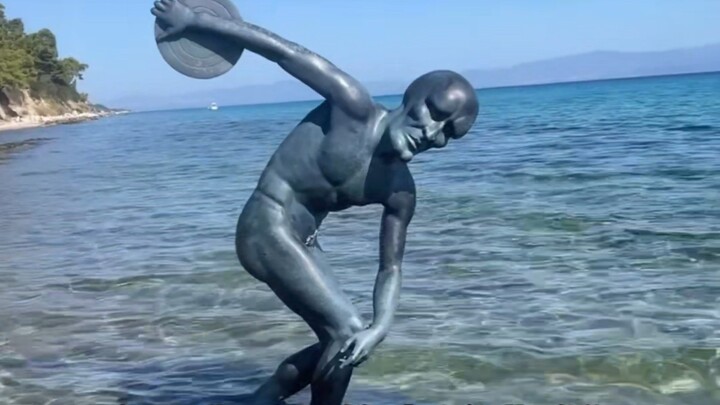 คุณหมายถึงฝรั่งคนนี้ซื้อป๊อบอายมาจากจีน แล้วโยนมันลงทะเลเมดิเตอร์เรเนียนเลยใช่ไหม?