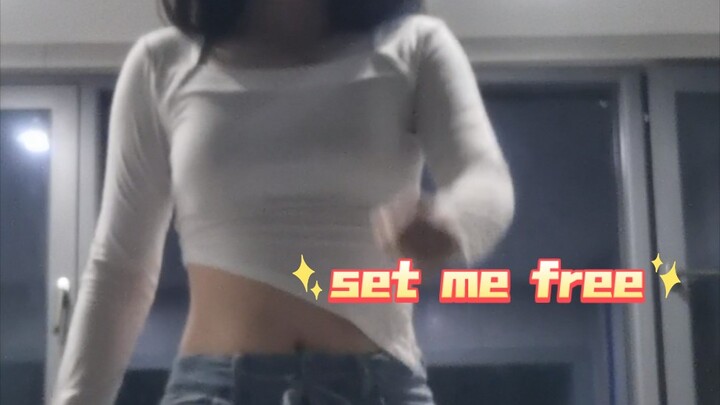 Remaja putri berusia 17 tahun menari cover set me free