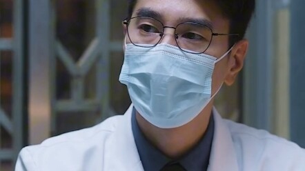 Dokter Zhou saat menjalani pemeriksaan pasien tiba-tiba dipukuli oleh pasien, ayo segera lindungi Do
