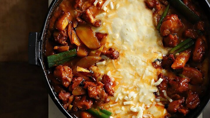 Cheese is power! Kick off your workday fatigue with a spicy, crispy cheese chicken cutlet!