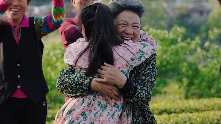 The 25-episode short series “Please, Grandma!” is out today! When a pampered rich girl from the city