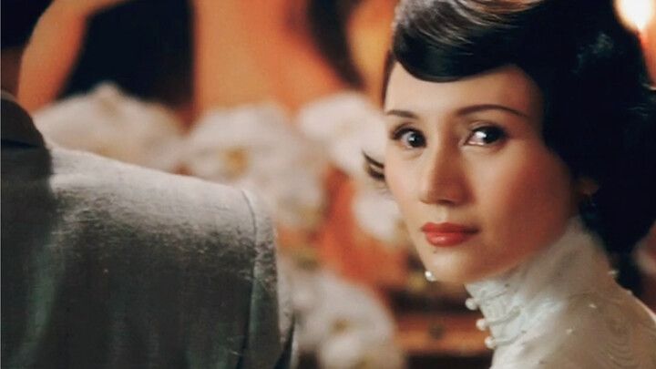 Reencountering my first love, that one glance back was filled with heartache. Thanks to Yuan Quan’s 