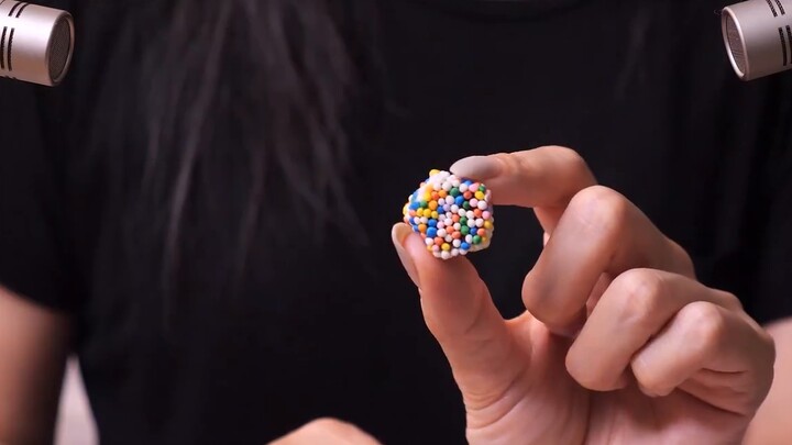 Immersive unboxing and sharing of Internet celebrity candy tasting (whispering, funny mysterious gue