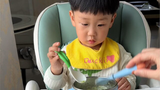 ها قد عدتُ لتحدي مرق الحساء المركز مرة أخرى، لم أشبع بعد، حتى إنني لا أرغب في ترك الوعاء، يا له من ي