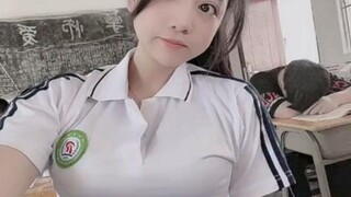 Katakan padaku ini baru SMP?