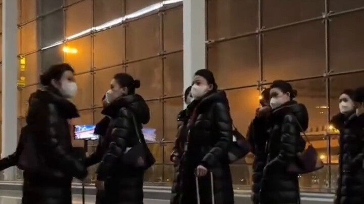 Các tiếp viên hàng không Trung Quốc của chúng ta vẫn là những người đẹp nhất, bạn có đồng ý không?