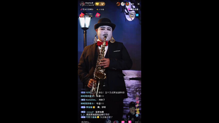 With Ultraman Tiga still not appearing, it’s so touching! The Monster Merchant is playing “Starry Sk