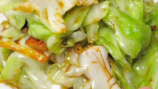 【谁说在家炒不出饭店味的手撕包菜！】手把手教你，用一个菜征服全家！