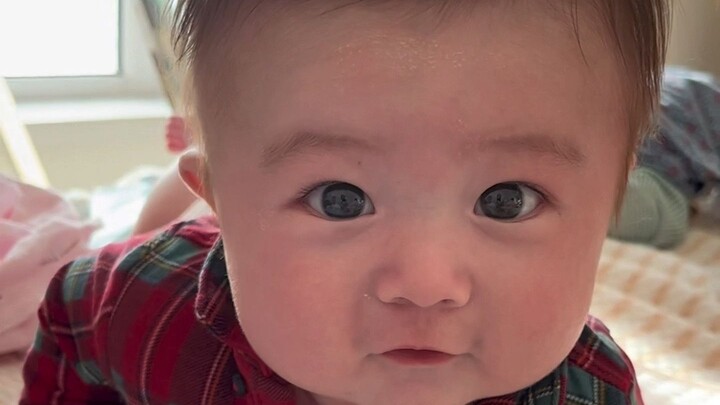 天下的妈妈都是一个心态吗？既不想带孩子又想他天天黏着我！