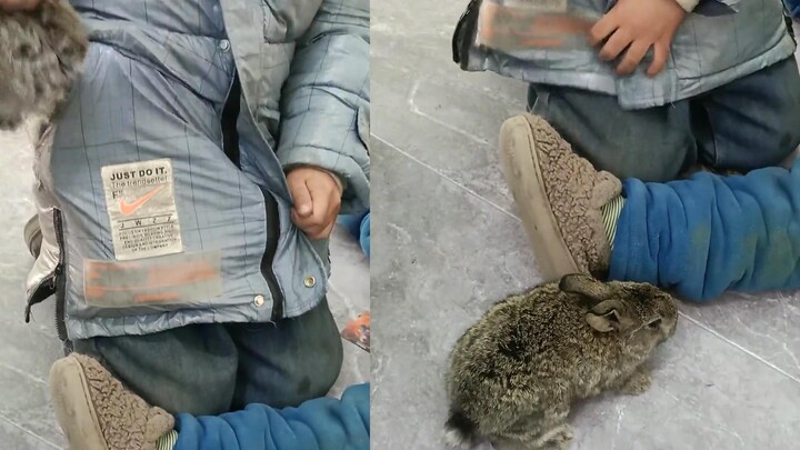 Terlalu menggemaskan! Bocah imut main-main sampai berlumpur, lalu ngeluarin “si kecil menggemaskan” 