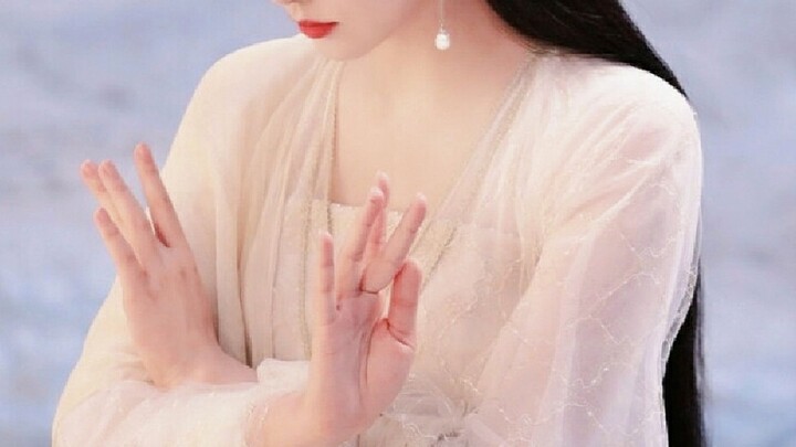 Fine, I can roll with the cheap funeral-style aesthetic in this Xianxia drama—but what’s up with the