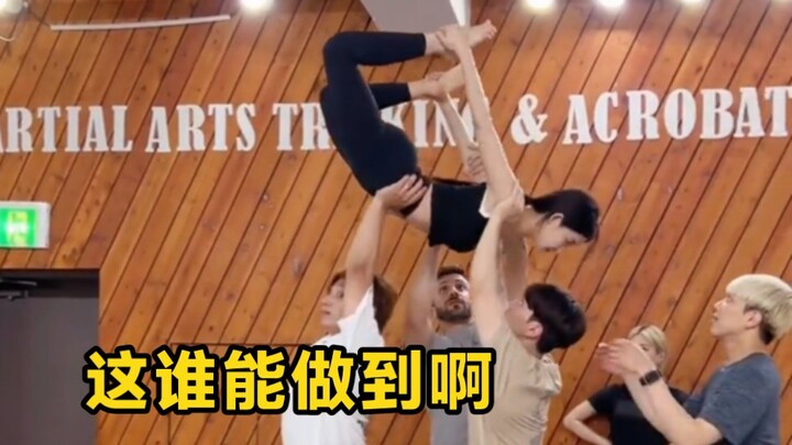 这样的动作谁能做到呀