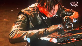 Xiaogui's latest DJ performance—America has Kanye, and China has Xiaogui; so cool!