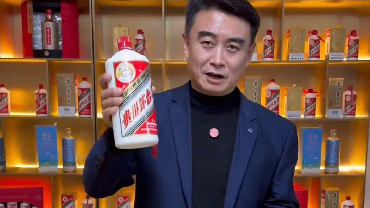 “Tingkat, kamu sudah berubah nih! Berani-beraninya kamu ngumpet sama pihak kepolisian kota buat minu