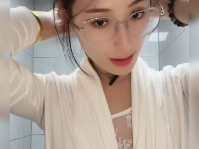 Ừm! Hơi đẹp đấy.