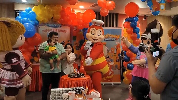 Bida-bida si Jollibee 🤣