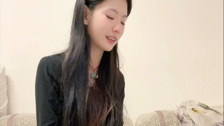 ฮี่ๆ หลายคนยังไม่รู้ว่าเสียงของฉันเป็นยังไง ก็เลยจะร้องเพลงสักหน่อยแล้วกัน