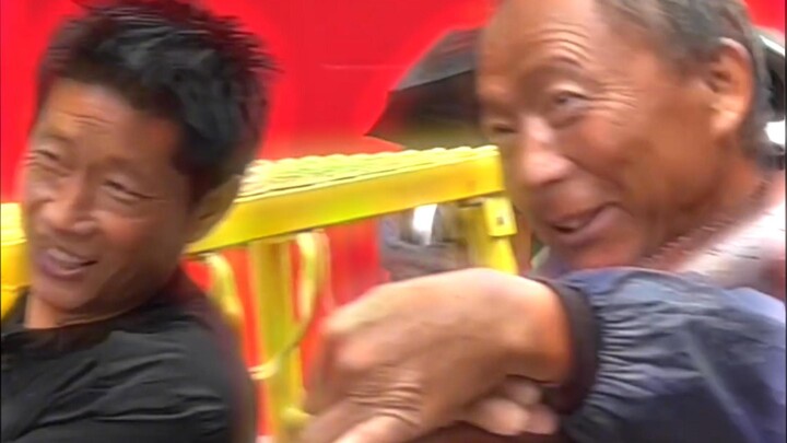“Chairman Mao would even shake hands and greet the worker‑peasant class”