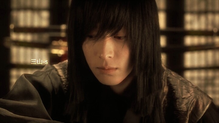 Yang lebih bikin saya terkesan daripada si pria utama justru wajah si wanita utamanya.