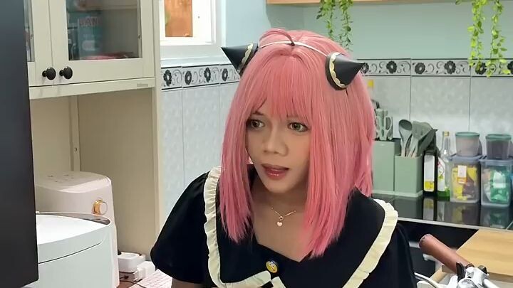COSPLAY ANIME DIAM2 makan ice cream