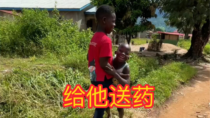 ฉันเอายาแก้โรคกลากมาให้เขา แค่เห็นฉันจากไกลๆ เขาก็รีบวิ่งมาต้อนรับอย่างดีใจ ช่วงเวลานี้ฉันก็ดีใจไม่แ