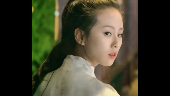 Dia bisa sangat keren bahkan dengan pakaian putih, dia layak menjadi orang kuno! ! 【Liu Shishi】