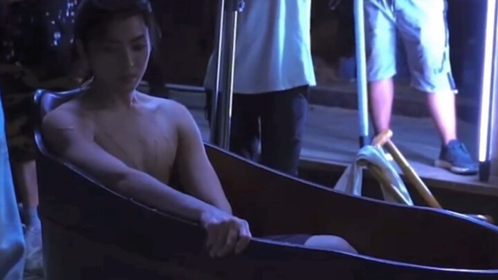 Bathing footage Xiao Ye watched the bathing scene of Xiao Hou and saw that he was really happy and l