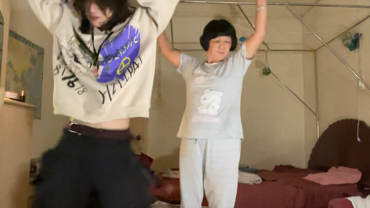 Let's dance GAKKI with grandma! !