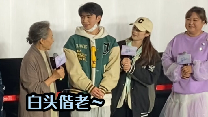 A massive fan event! I received blessings from Grandma and Sister Ling—so happy!