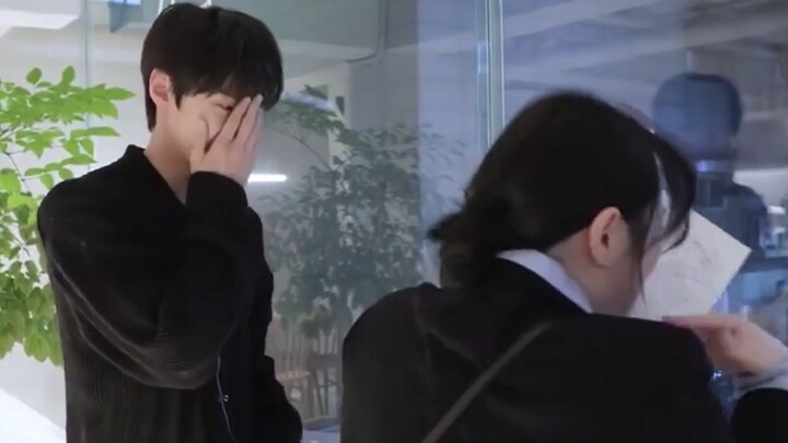 Tình yêu của các fangirl lúc nào cũng vô phương cứu chữa!