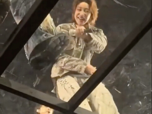 【SEVENTEEN】الولادة الجديدة: معشوقتي ترقص فوق رأسي! من الواضح أن كلا الطرفين يشعران بدهشة شديدة تجاه 