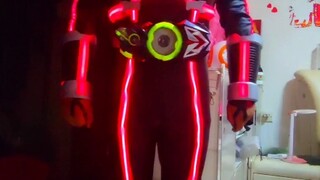 The whole body of Kamen Rider Faiz is printed. It took a long time to make. Only the helmet is not f