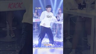 클럽에서 케이가 노는 방법