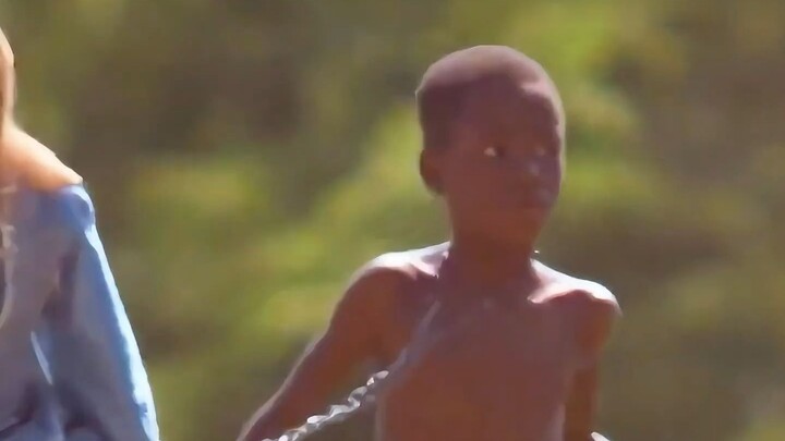 لإيقاف العبيد السود، لجأ البيض إلى استخدام 10 أطفال سود كطعم للاستيلاء على 100 عبد أسود دفعة واحدة.