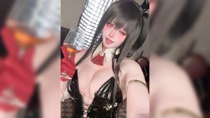 Bạn thích cô nàng bunny girl và cô hầu gái chứ!