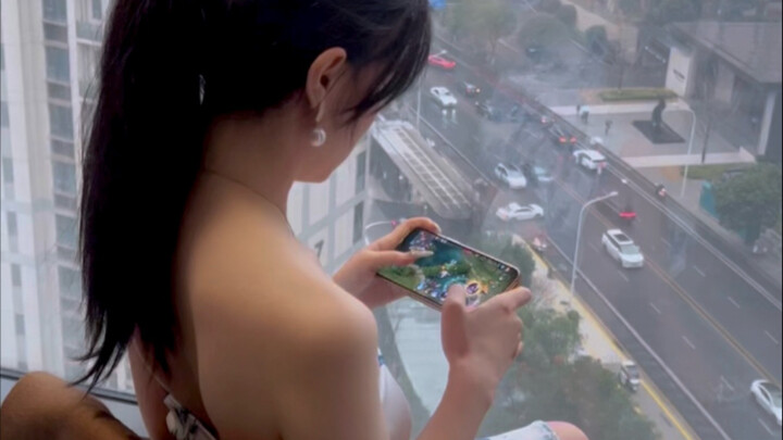 Watching the goddess play Honor of Kings totally blew my mind!