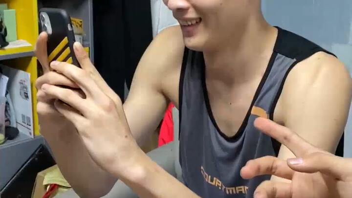 Mystery bag unboxing: I’ll give the size that comes out to whoever it lands on—thrilling the whole w