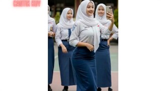 dengan senyuman yang manis