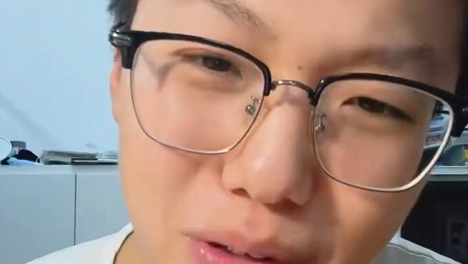 4 yuan-ku!!! Kok bisa-bisanya orang sebodoh itu? Rasanya seperti memberi seseorang 4 yuan tanpa alas