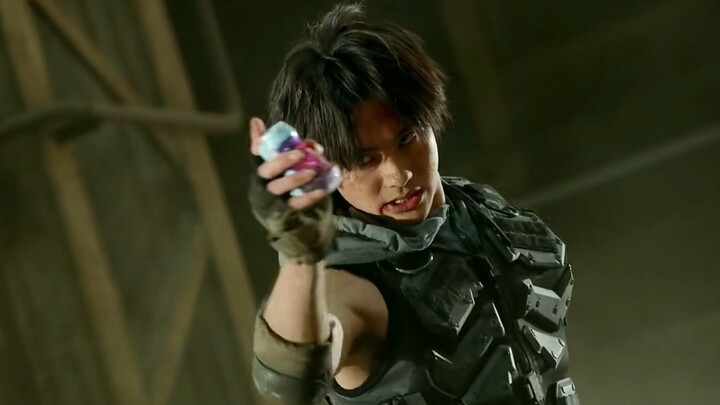 Momen transformasi super membara di Kamen Rider