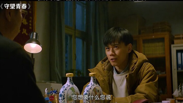 Chỉ hai chai này thôi mà cũng đòi làm Chủ tịch Hội Sinh viên à?