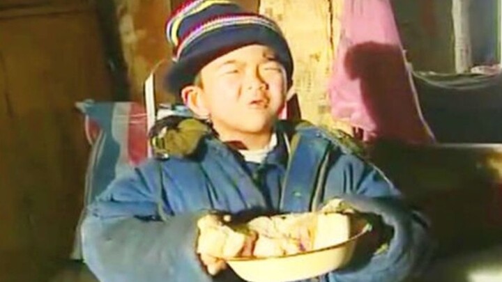 The son had not eaten meat for a whole year, so the father grabbed the pork from the butcher stall f