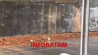 Detik Detik Tembok Raksasa Roboh || Hampir saja.